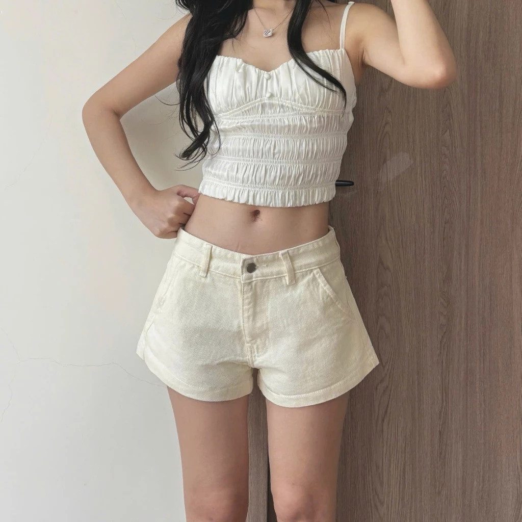 Quần Short Nữ Denim Mood Calem.Club: Cạp Trễ Cá Tính, Chất Jean Cao Cấp